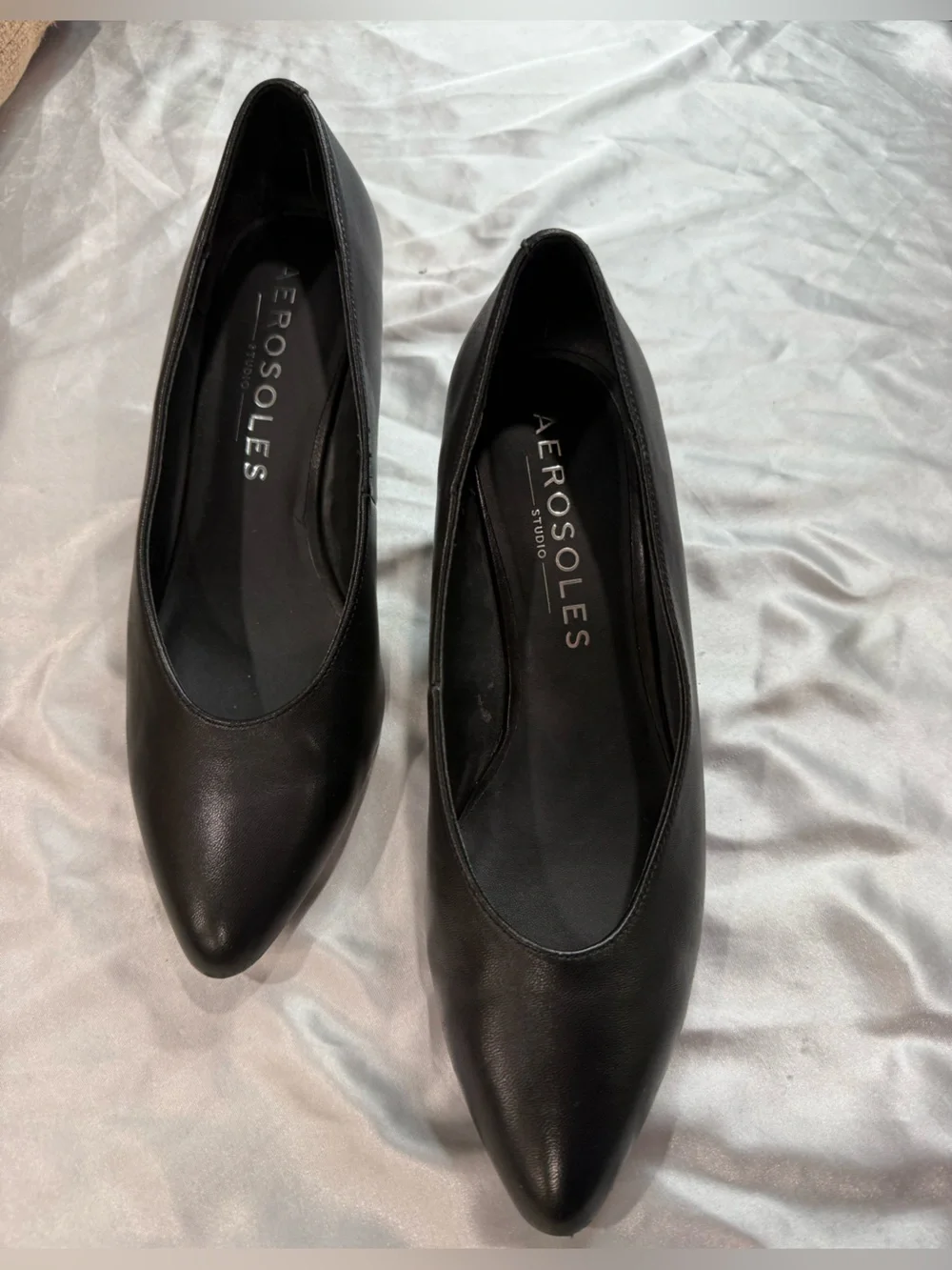 AEROSOLES Black Rounded Toe Leather Flats